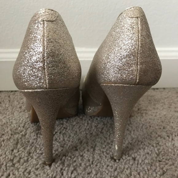 Steve Madden Light Gold Heels - Picture 3 of 3